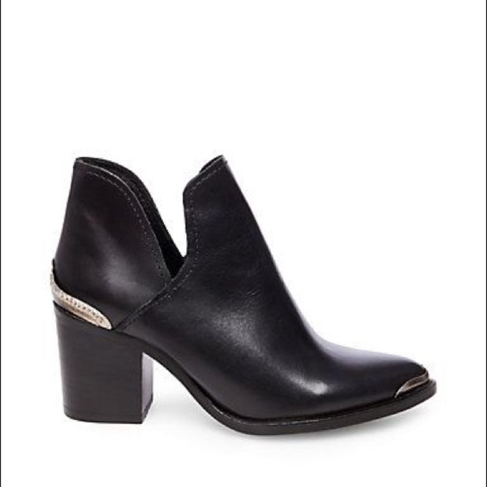 NIB Steve Madden black leather posey boots